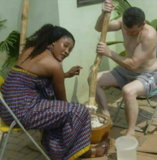 See What This Oyibo Man Was Spotted Doing For His Black Wife (Photo)